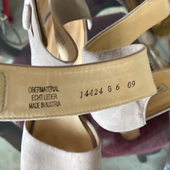 Paul Green; Suede Shoes, Block Heels, US Sz  8.5M, Excellent Used Condition - Picture 2 of 8